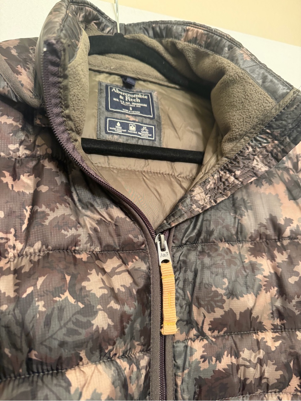 Abercrombie & Fitch Men's Camo Puffer Jacket - Brown & Olive Camo - Sz S